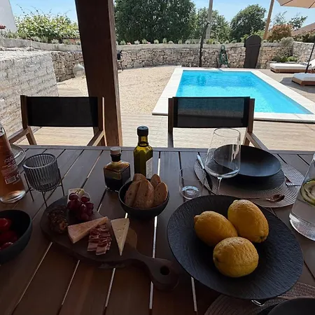 Σπίτι διακοπών Angela- Romantic Stone Retreat *