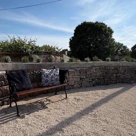 Hébergement de vacances Angela- Romantic Stone Retreat *