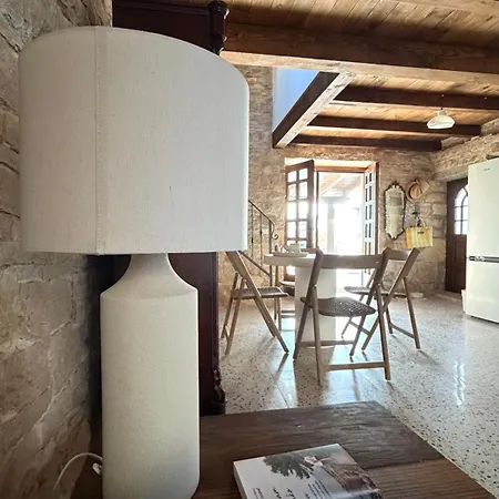 Angela- Romantic Stone Retreat Okreti