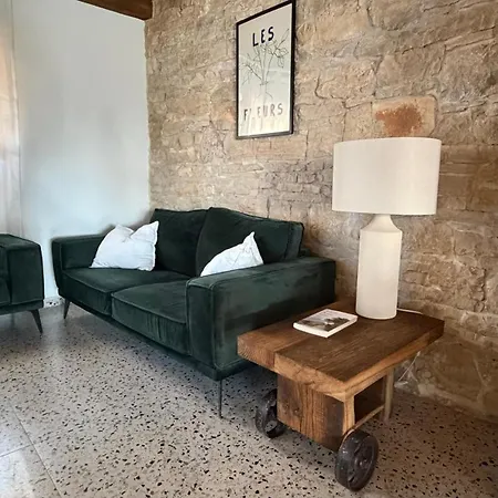 Angela- Romantic Stone Retreat *