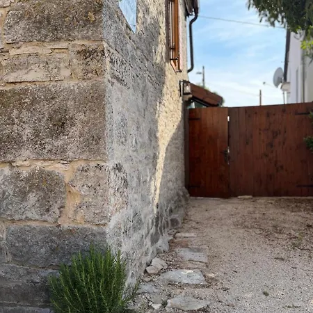 Σπίτι διακοπών Angela- Romantic Stone Retreat *